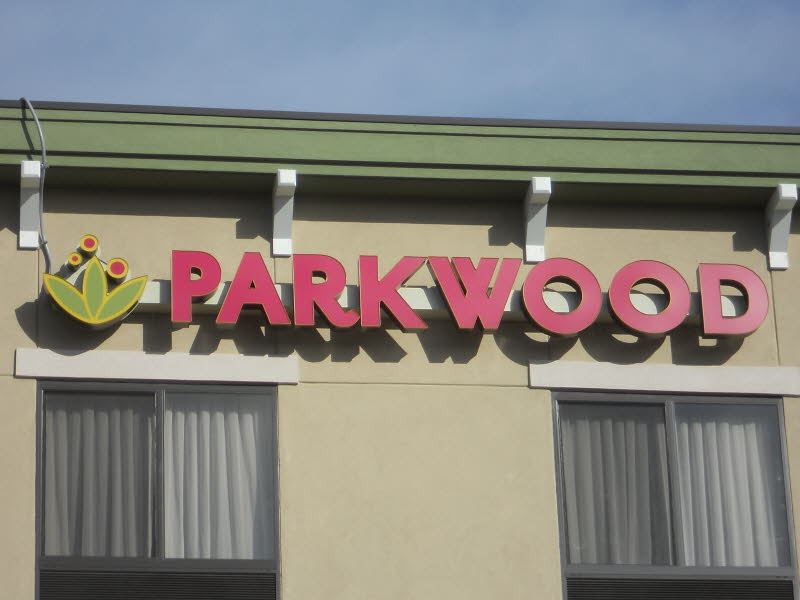 Parkwood Inn & Suites - Manhattan, KS