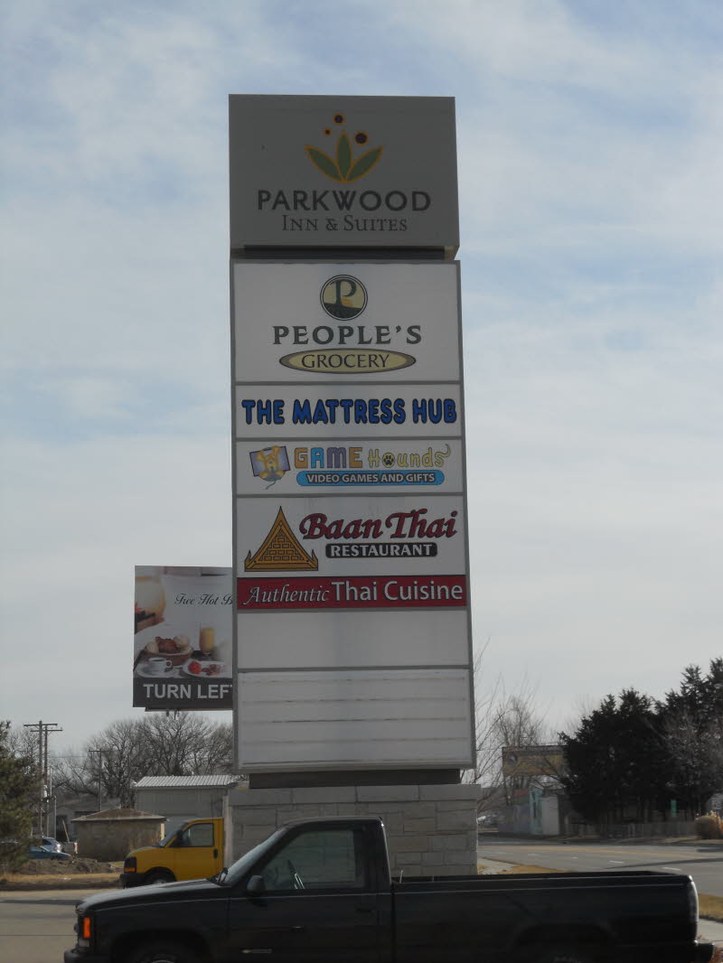 Parkwood Inn & Suites - Manhattan, KS